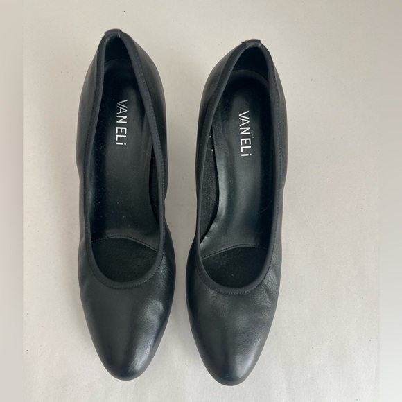 Vaneli Black Low Heels Size 9M - Picture 1 of 8